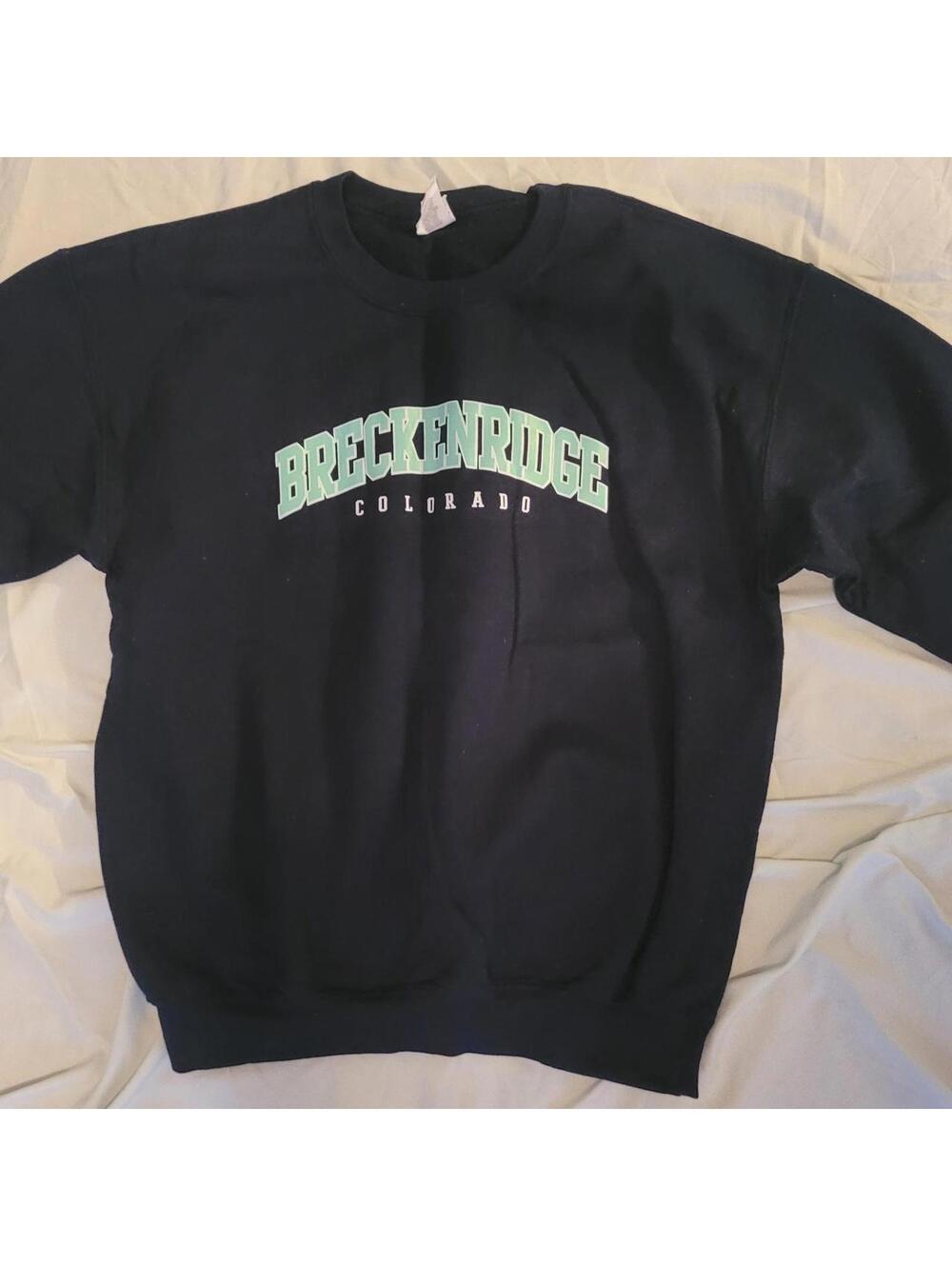 Gildan Men's Breckenridge Colorado Black and Navy Sweatshirt